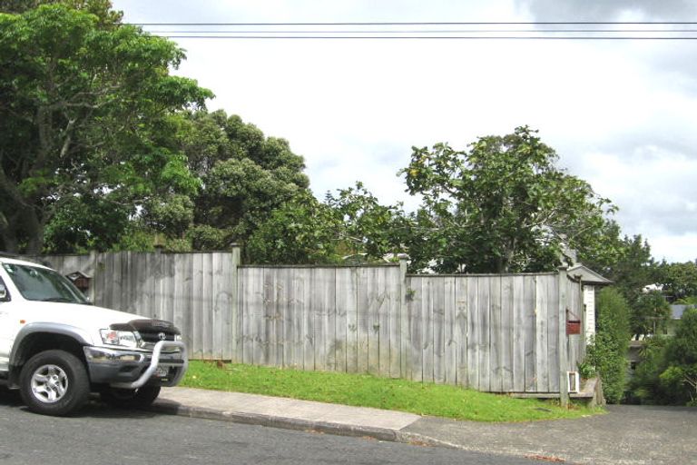 Photo of property in 2/28 Selwyn Crescent, Forrest Hill, Auckland, 0620