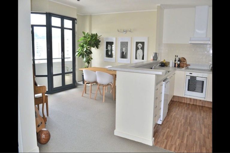 Photo of property in 17 Kent Terrace - Kent Apartments, 7c/16 Kent Terrace, Mount Victoria, Wellington, 6011