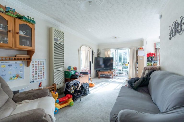Photo of property in 1 Dresdan Court, Hokowhitu, Palmerston North, 4410