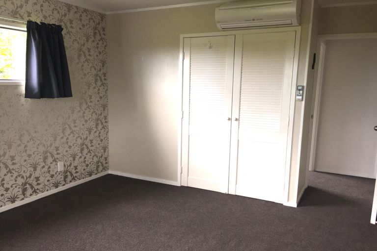 Photo of property in 8 Landow Place, Henderson, Auckland, 0612