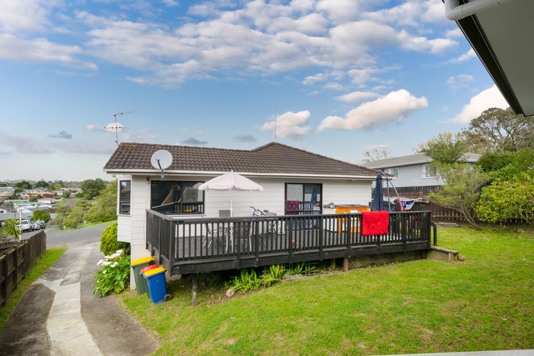 Photo of property in 8 Landow Place, Henderson, Auckland, 0612