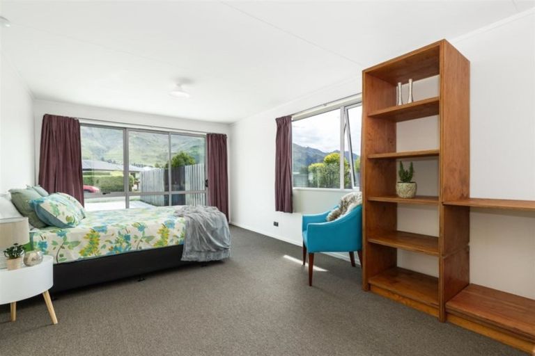 Photo of property in 1 Alpha Close, Wanaka, 9305