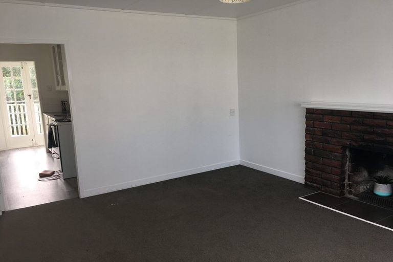 Photo of property in 52 Beach Haven Road, Beach Haven, Auckland, 0626