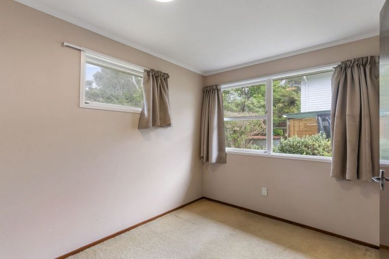 Photo of property in 51 Easton Park Parade, Glenfield, Auckland, 0629
