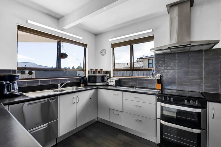 Photo of property in 5 Pokaka Place, Inglewood, 4330