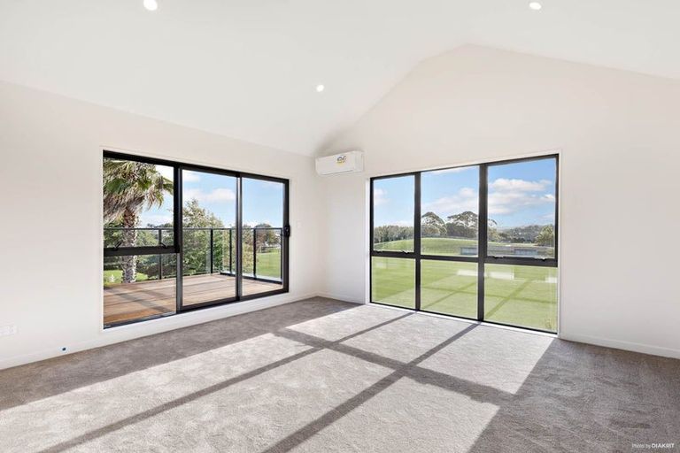 Photo of property in 844d East Coast Road, Oteha, Auckland, 0630