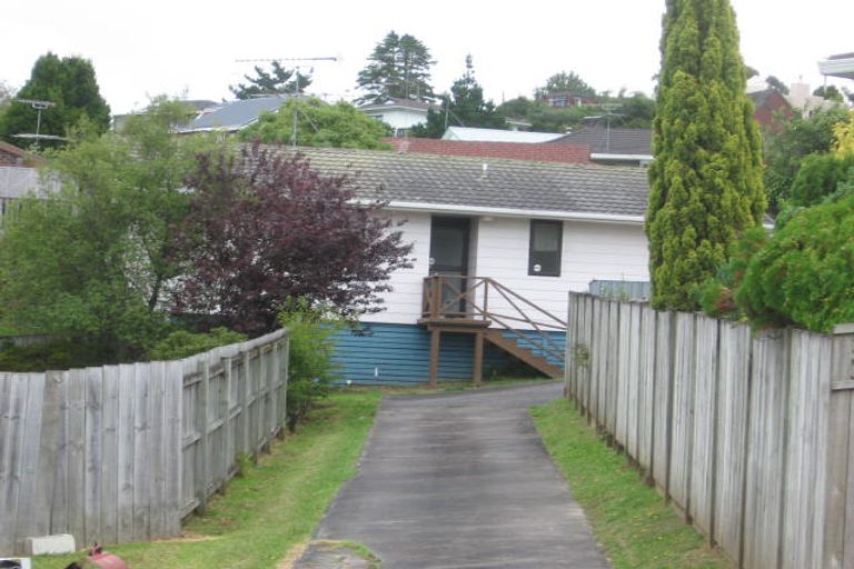 Photo of property in 1/14 Thalia Place, Totara Vale, Auckland, 0629
