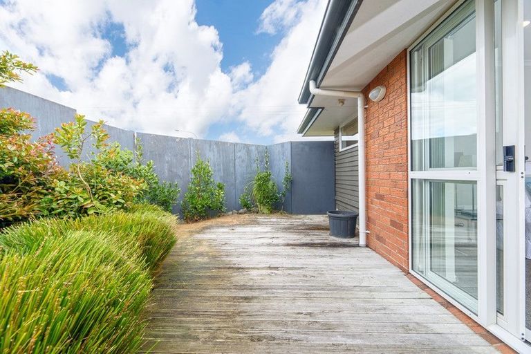 Photo of property in 595 Great South Road, Rosehill, Papakura, 2113