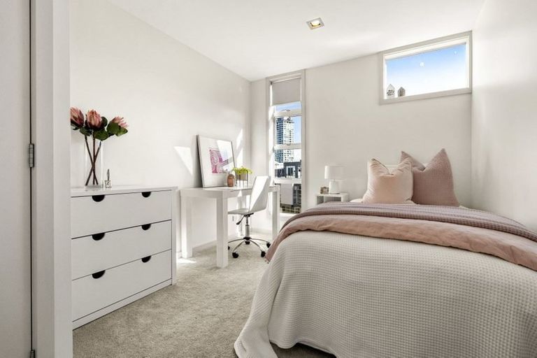 Photo of property in 2/4 Campbell Road, Takapuna, Auckland, 0622