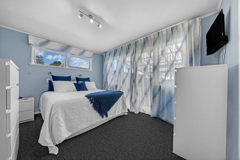 Photo of property in 6 Aplin Place, Birkdale, Auckland, 0626