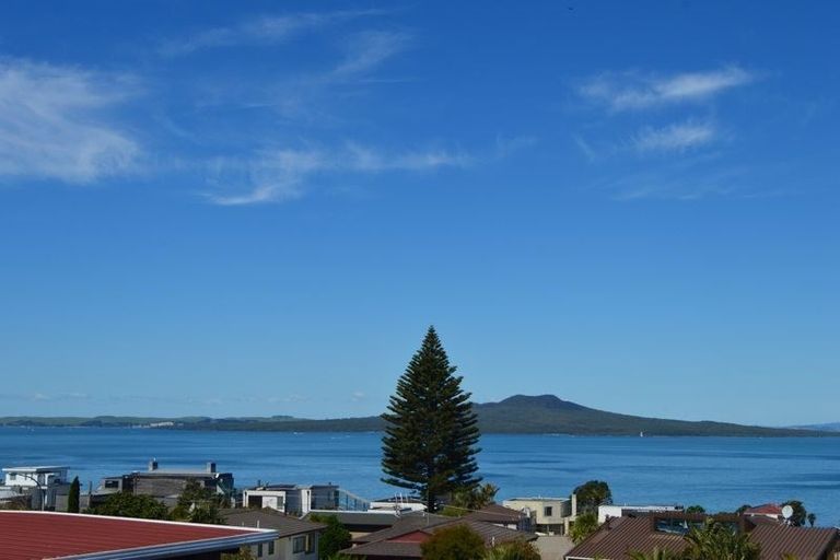 Photo of property in 3/5 Marama Street, Castor Bay, Auckland, 0620
