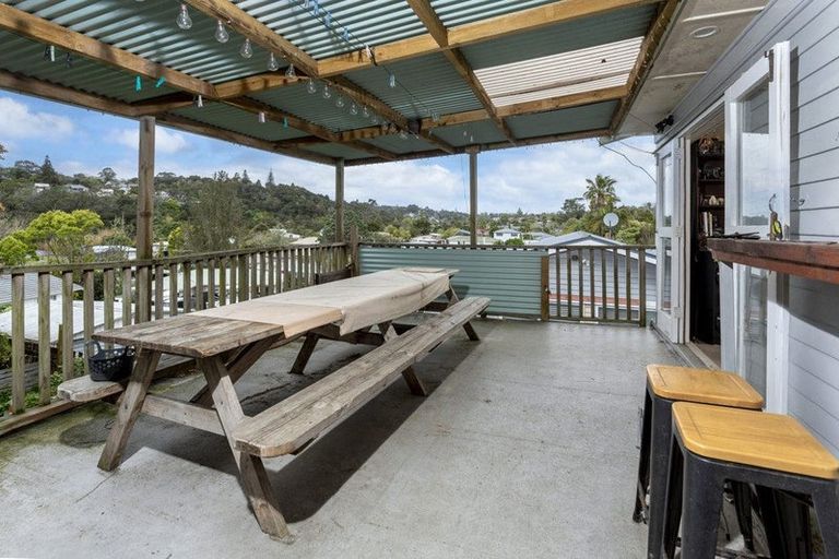 Photo of property in 71 Lauderdale Road, Birkdale, Auckland, 0626