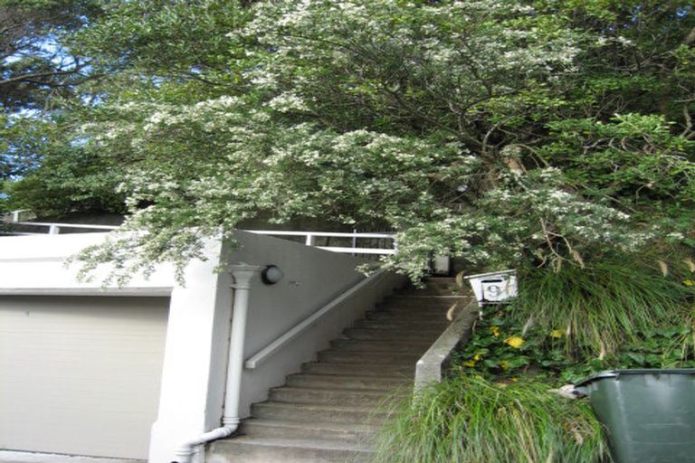 Photo of property in 9 Grove Road, Kelburn, Wellington, 6012