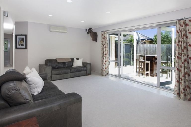 Photo of property in 9 Dunvegan Place, Harewood, Christchurch, 8051