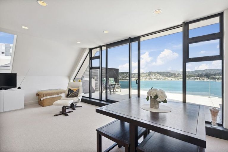 Photo of property in Shelley Bay Terraces, 9/61 Maupuia Road, Maupuia, Wellington, 6022