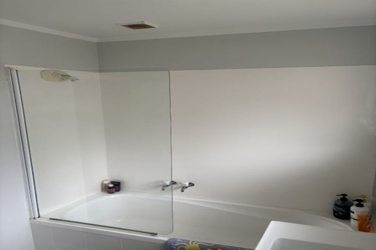 Photo of property in 1/10 Agincourt Street, Glenfield, Auckland, 0629