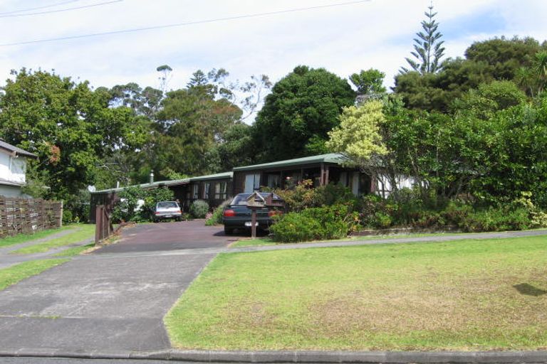 Photo of property in 2/6 Park Rise, Campbells Bay, Auckland, 0630