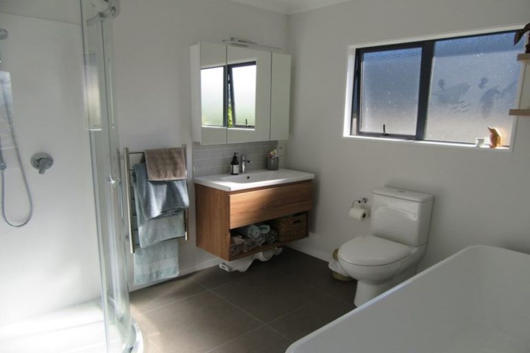 Photo of property in 87 Cypress Drive, Maungaraki, Lower Hutt, 5010