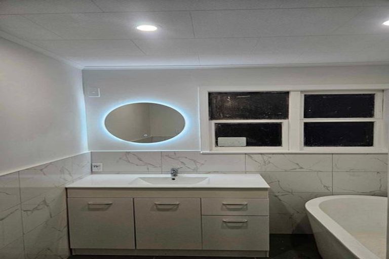 Photo of property in 1/8 Alston Avenue, Kelston, Auckland, 0602