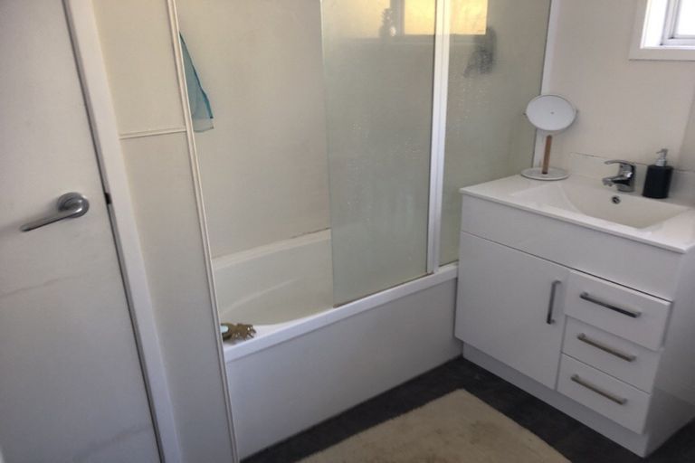 Photo of property in 1/69 View Road, Henderson, Auckland, 0612