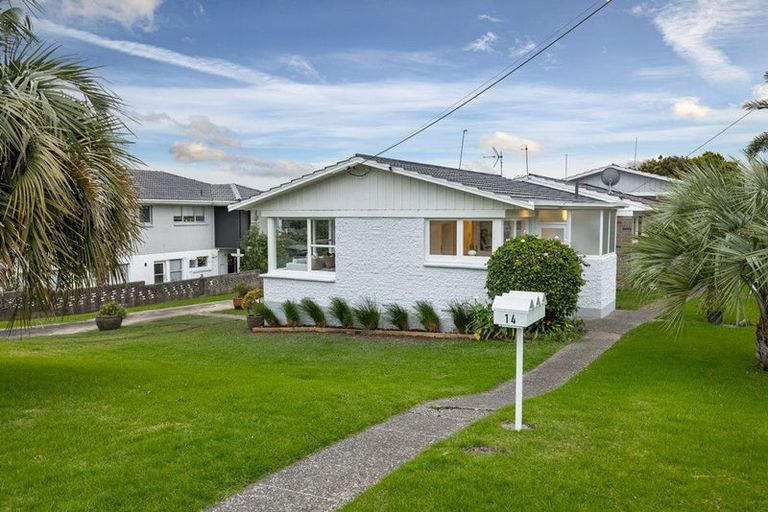 Photo of property in 1/14 Westwell Road, Belmont, Auckland, 0622