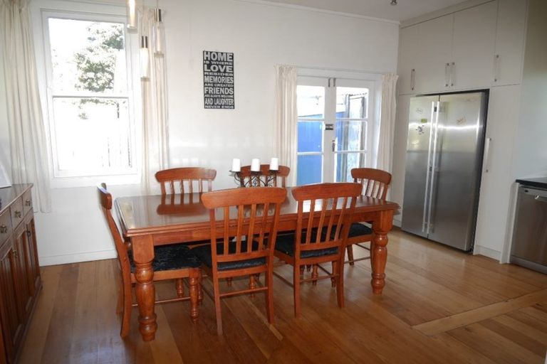 Photo of property in 106 The Parade, Paekakariki, 5034