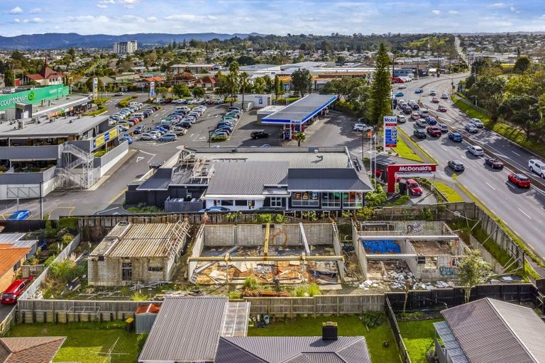 Photo of property in 3370 Great North Road, Glen Eden, Auckland, 0602