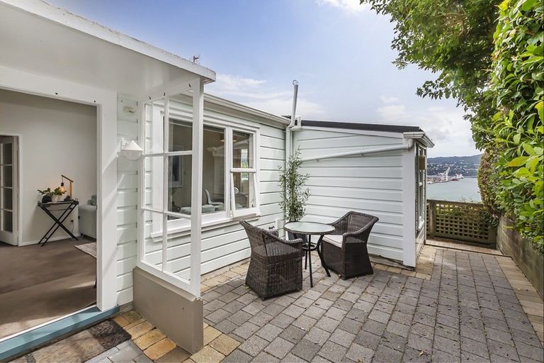 Photo of property in 24 Telford Terrace, Oriental Bay, Wellington, 6011