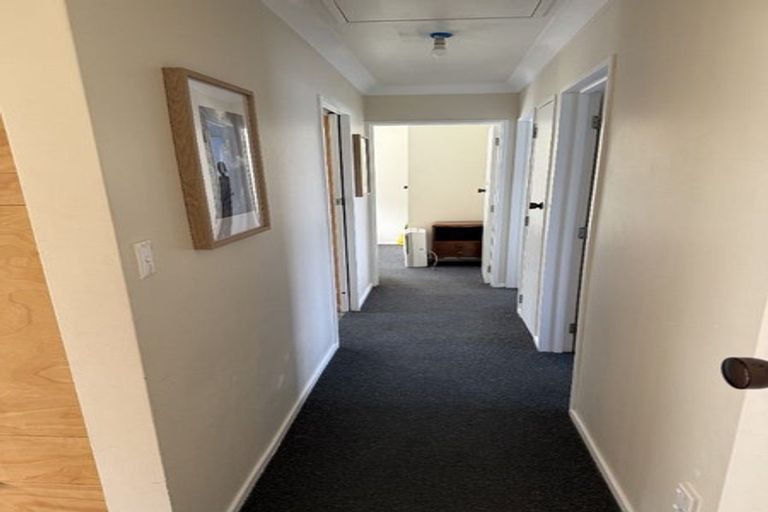 Photo of property in 1/20 Mandeville Crescent, Grenada Village, Wellington, 6037