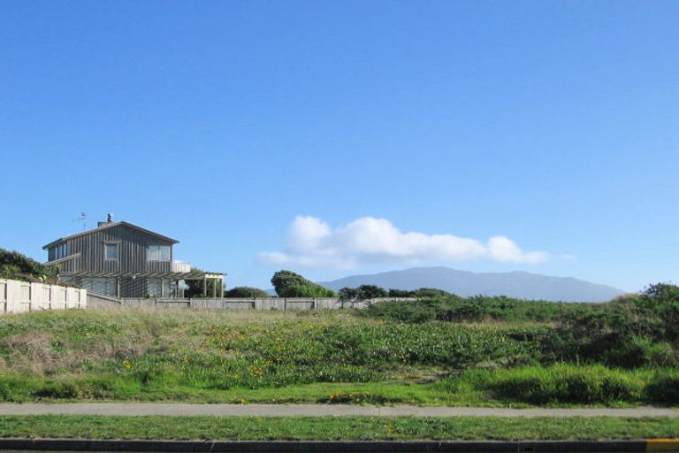 Photo of property in 7 Olliver Grove, Waikanae Beach, Waikanae, 5036