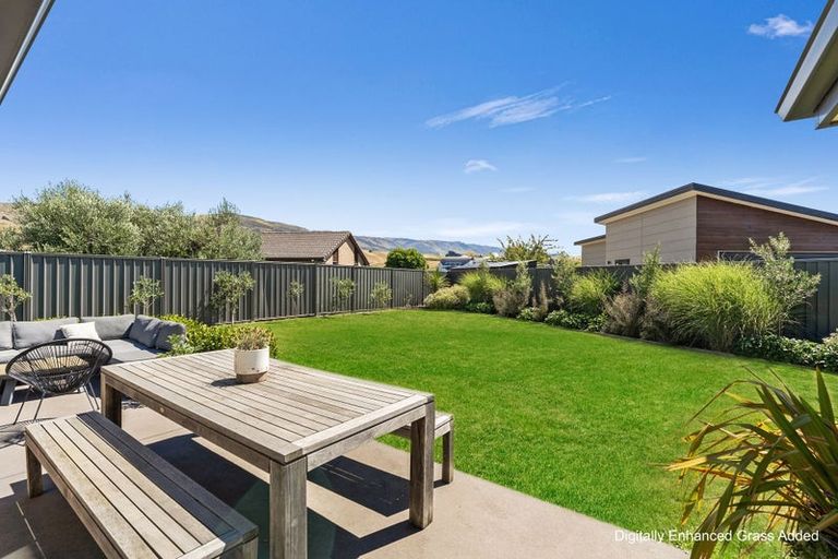 Photo of property in 22 Magnetic Place, Cromwell, 9310