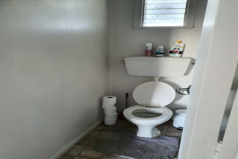 Photo of property in 2/298 Rangatira Road, Beach Haven, Auckland, 0626