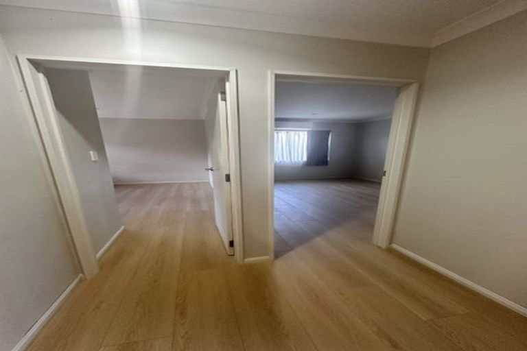 Photo of property in 52 Sapperton Drive, Henderson, Auckland, 0612