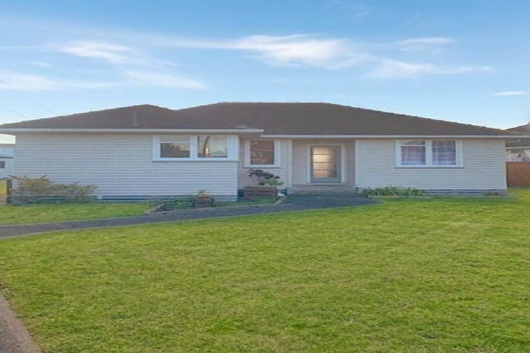 Photo of property in 23 Holland Crescent, Bulls, 4818