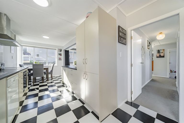 Photo of property in 27 Rimu Street, Naenae, Lower Hutt, 5011