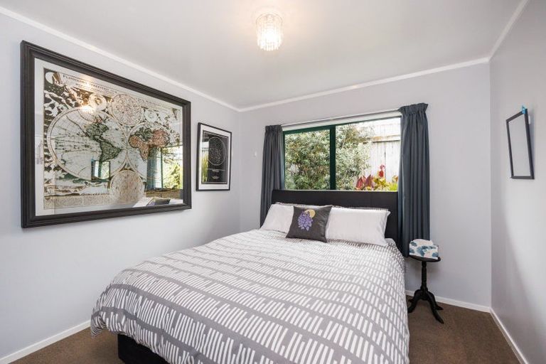 Photo of property in 23 Lydia Place, Kelvin Grove, Palmerston North, 4414