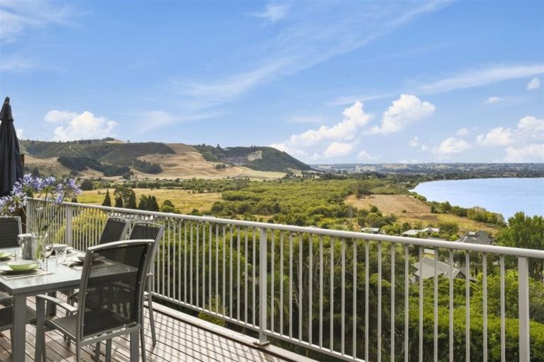 Photo of property in 7 Naera Place, Kawaha Point, Rotorua, 3010