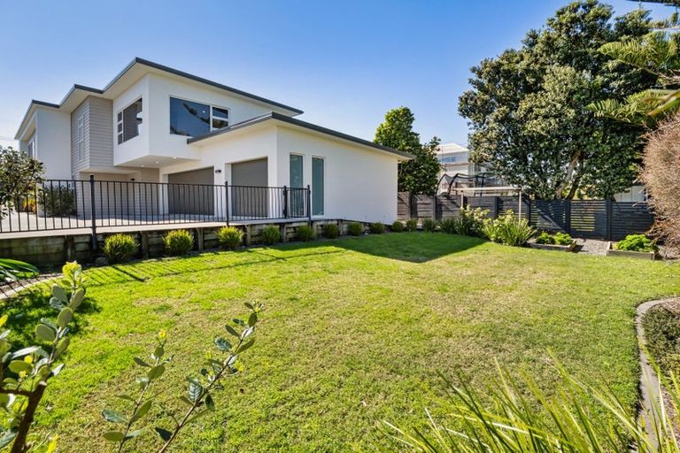 Photo of property in 60 Karewa Parade, Papamoa Beach, Papamoa, 3118