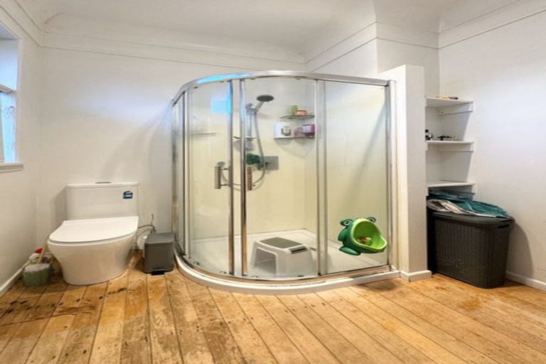 Photo of property in 54 Seymour Road, Sunnyvale, Auckland, 0612