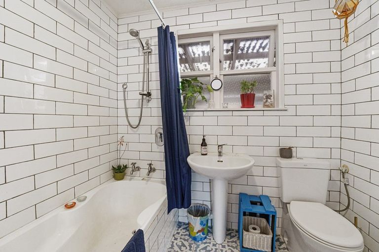 Photo of property in 28 Chums Road, Paraparaumu Beach, Paraparaumu, 5032