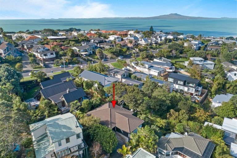 Photo of property in 1/2 Parr Terrace, Castor Bay, Auckland, 0620