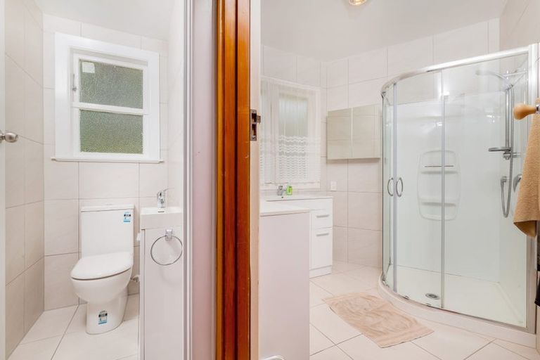 Photo of property in 10 Woodward Avenue, Mangere Bridge, Auckland, 2022