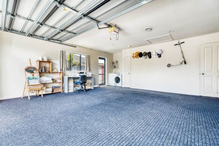 Photo of property in 76 Lothian Brae, Wattle Downs, Auckland, 2103
