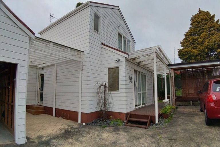 Photo of property in 10 Granville Drive, Massey, Auckland, 0614