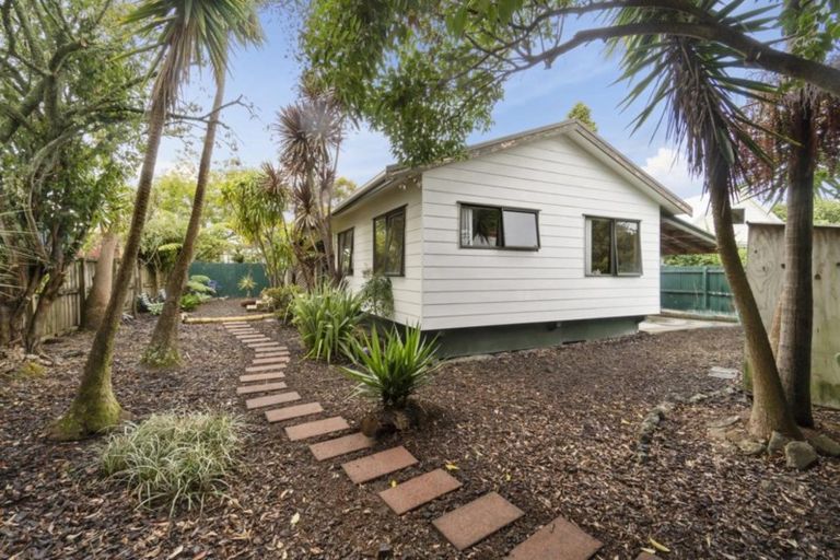 Photo of property in 2/103 Glendale Road, Glen Eden, Auckland, 0602