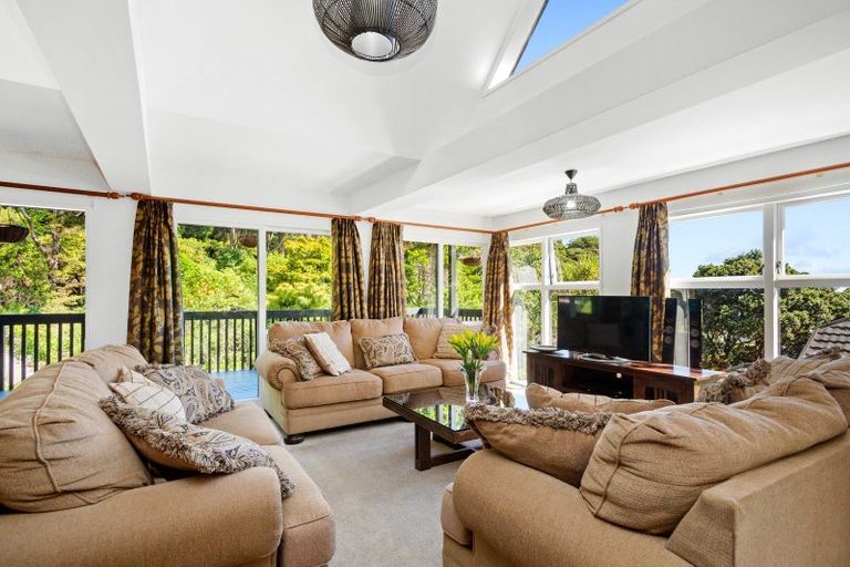 Photo of property in 3a Whiorau Grove, Lowry Bay, Lower Hutt, 5013
