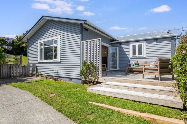 Photo of property in 32 Handyside Street, Tawa, Wellington, 5028