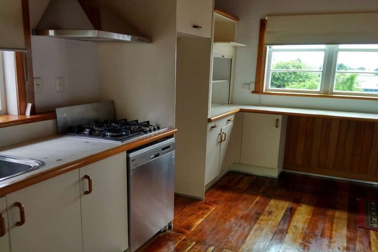 Photo of property in 28 Thackeray Street, Hamilton Lake, Hamilton, 3204