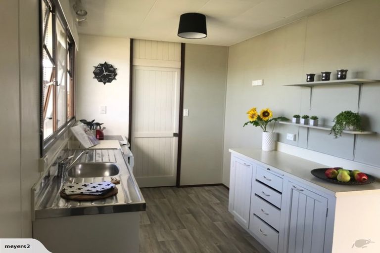 Photo of property in 1/4 Hanson Place, West Harbour, Auckland, 0618