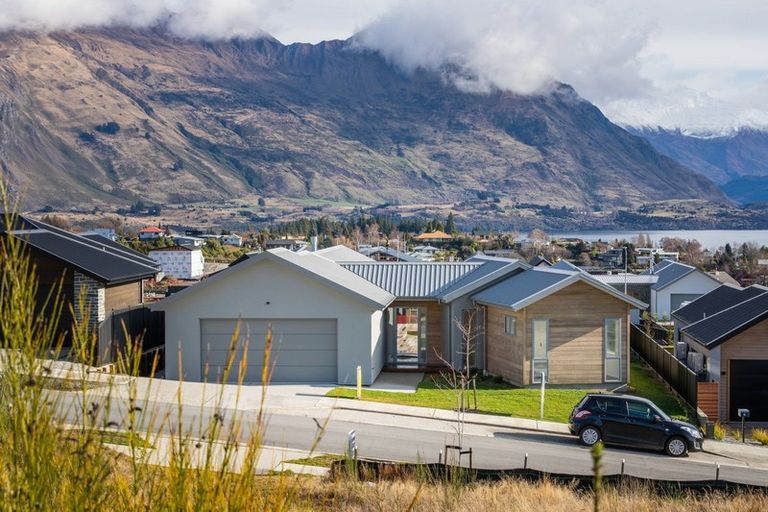 Photo of property in 8 The Heights Avenue, Wanaka, 9305